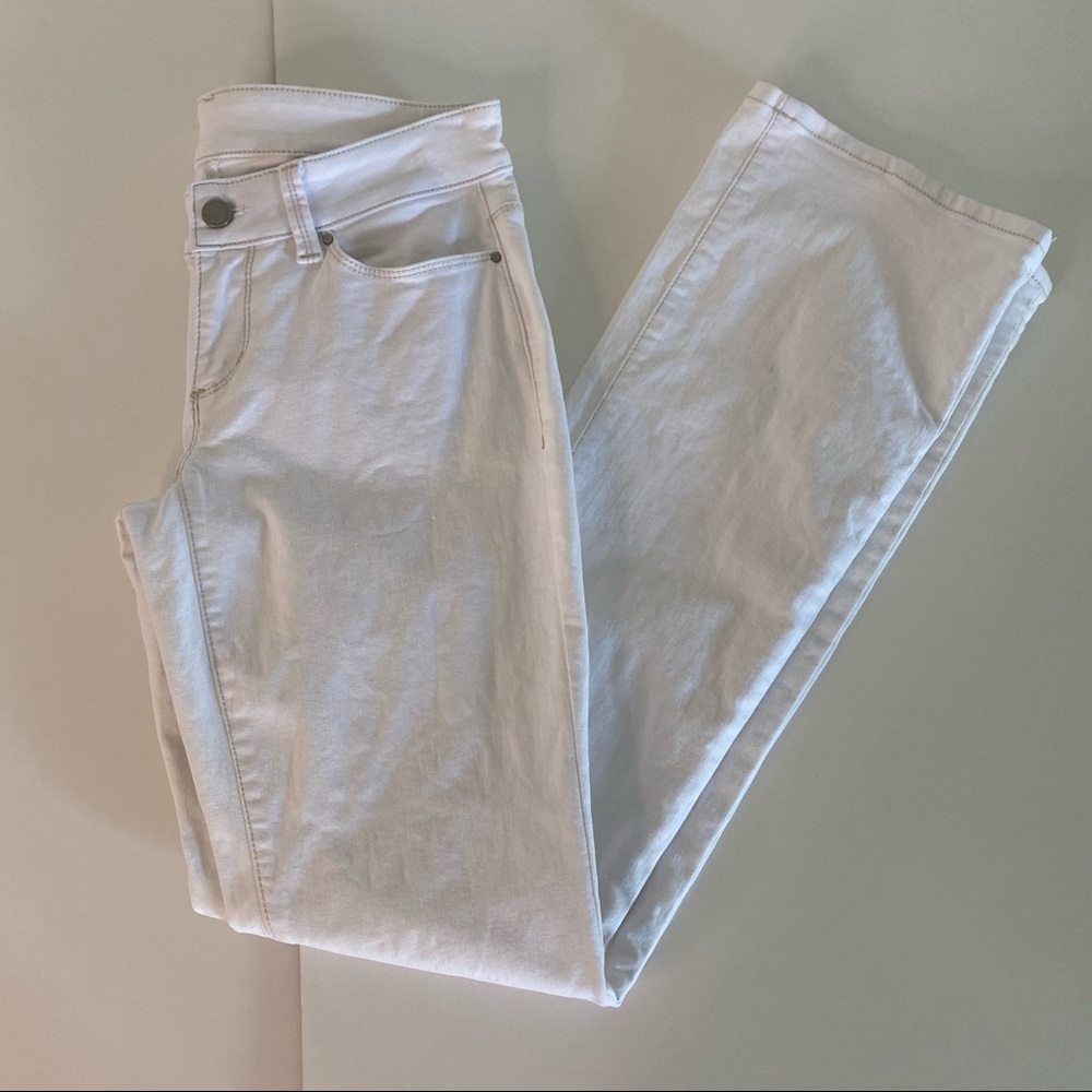 Ann Taylor White Womans Modern Fit Jean Size 2